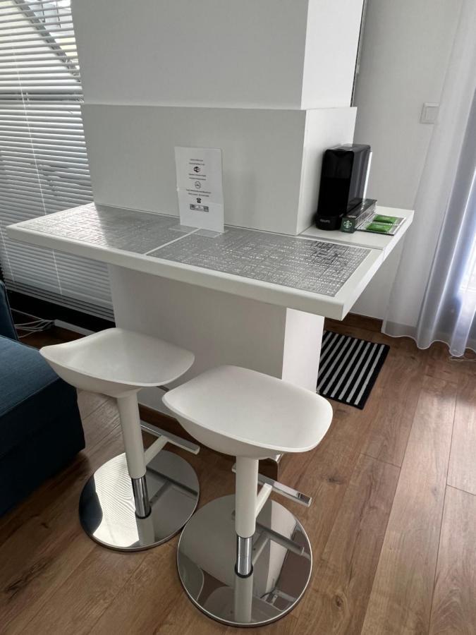 Luxe With Pool, Parking & Ac Apartamento