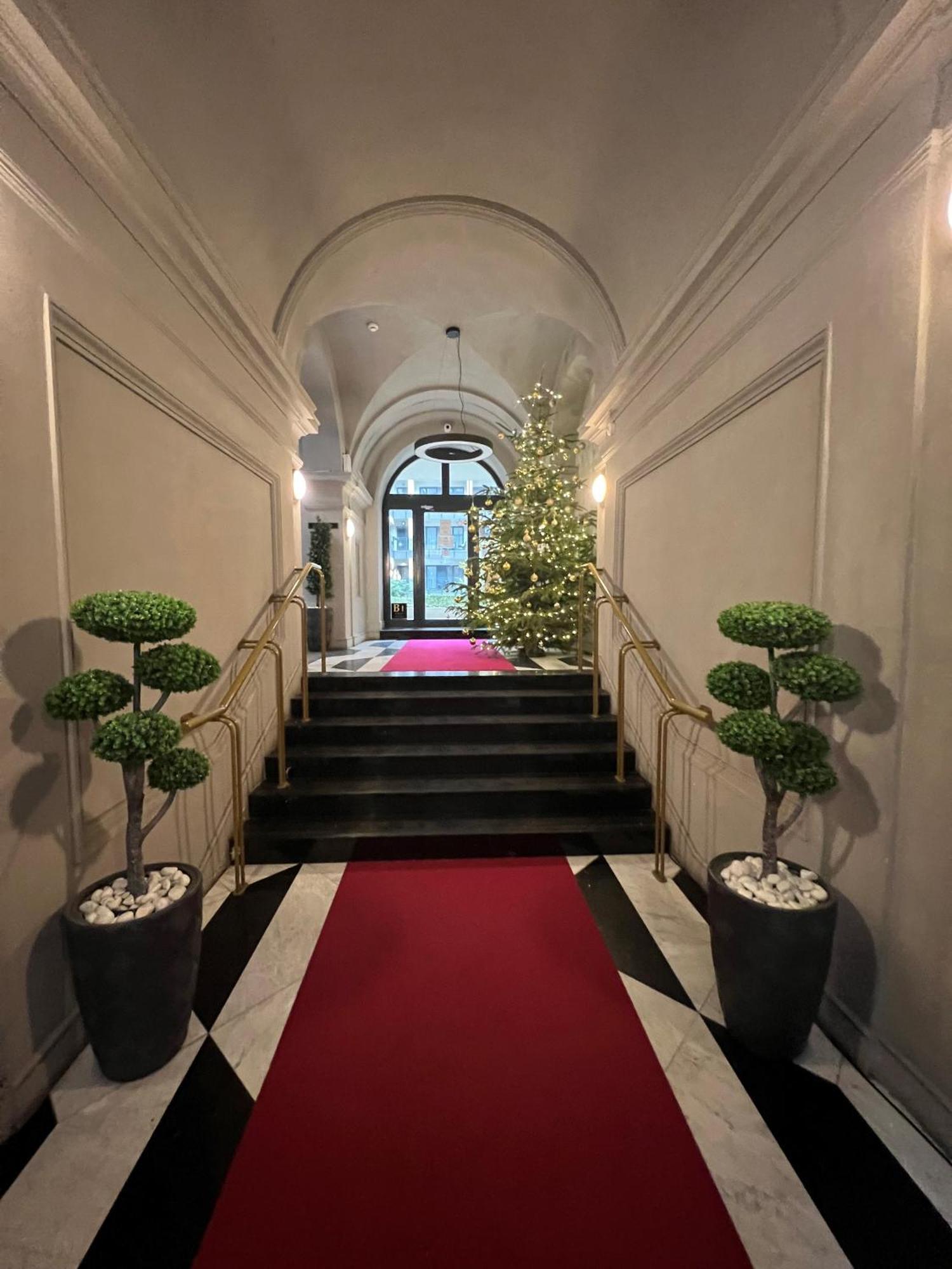 Luxe With Pool, Parking & Ac Apartamento