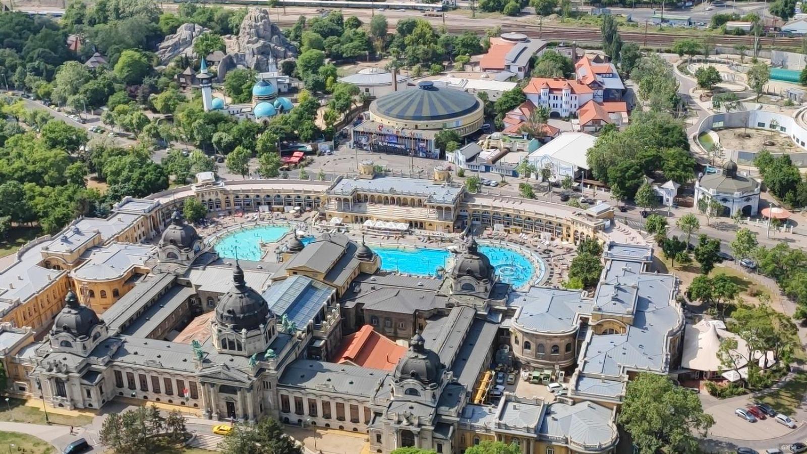 Apartamento Luxe With Pool, Parking & Ac Budapest