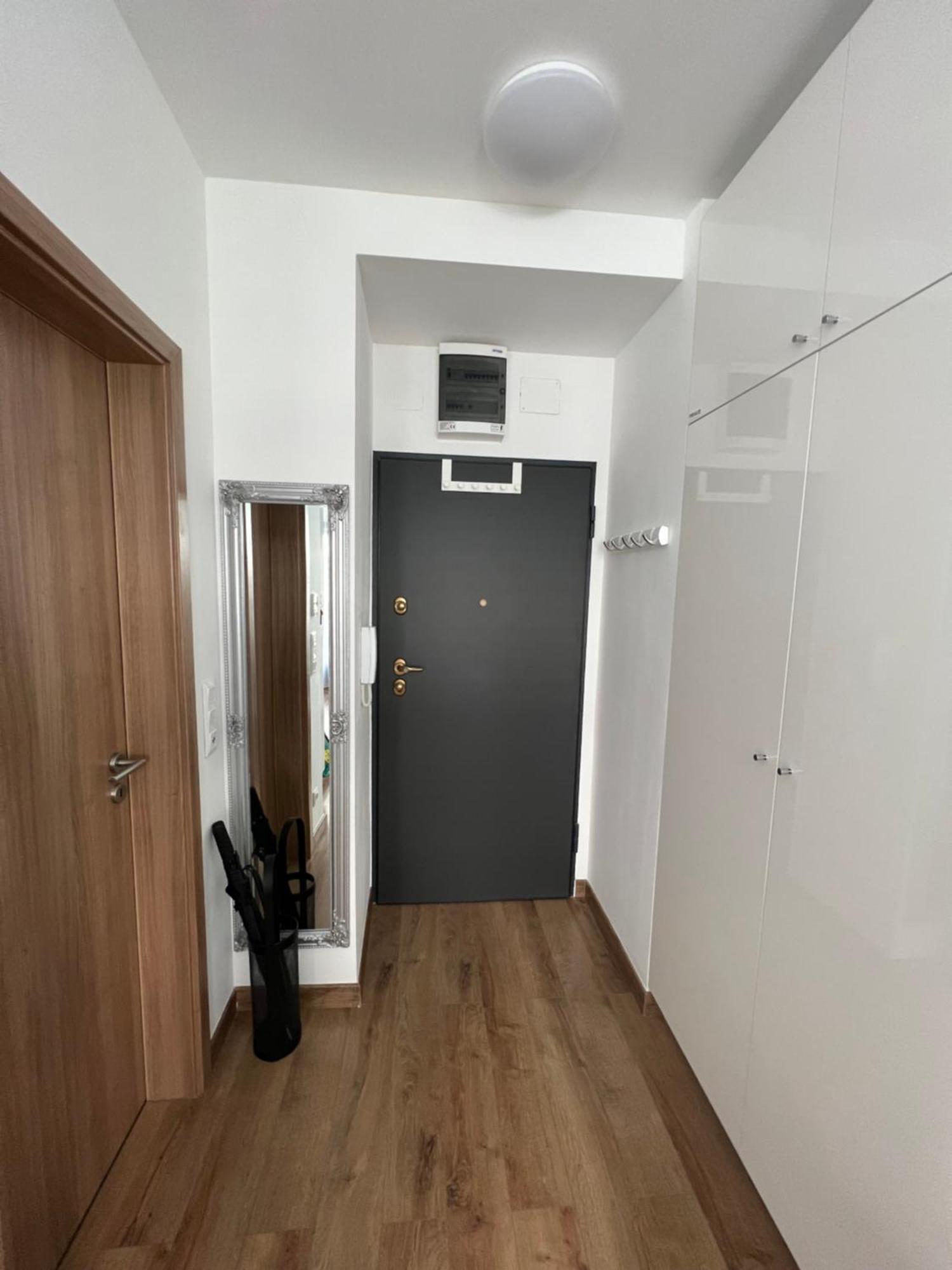 Apartamento Luxe Studio With City Center Vibe